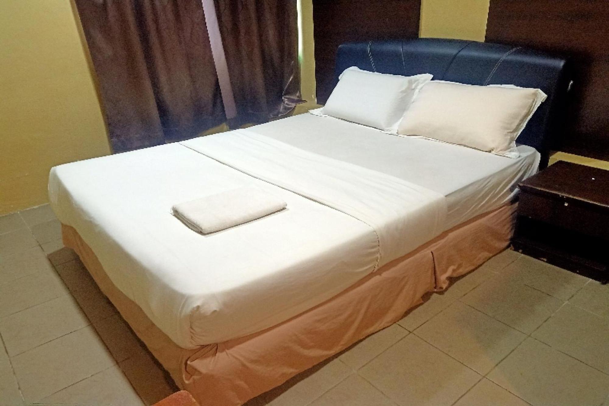 Oyo 90411 Perdana Hotel Labuan Exteriör bild