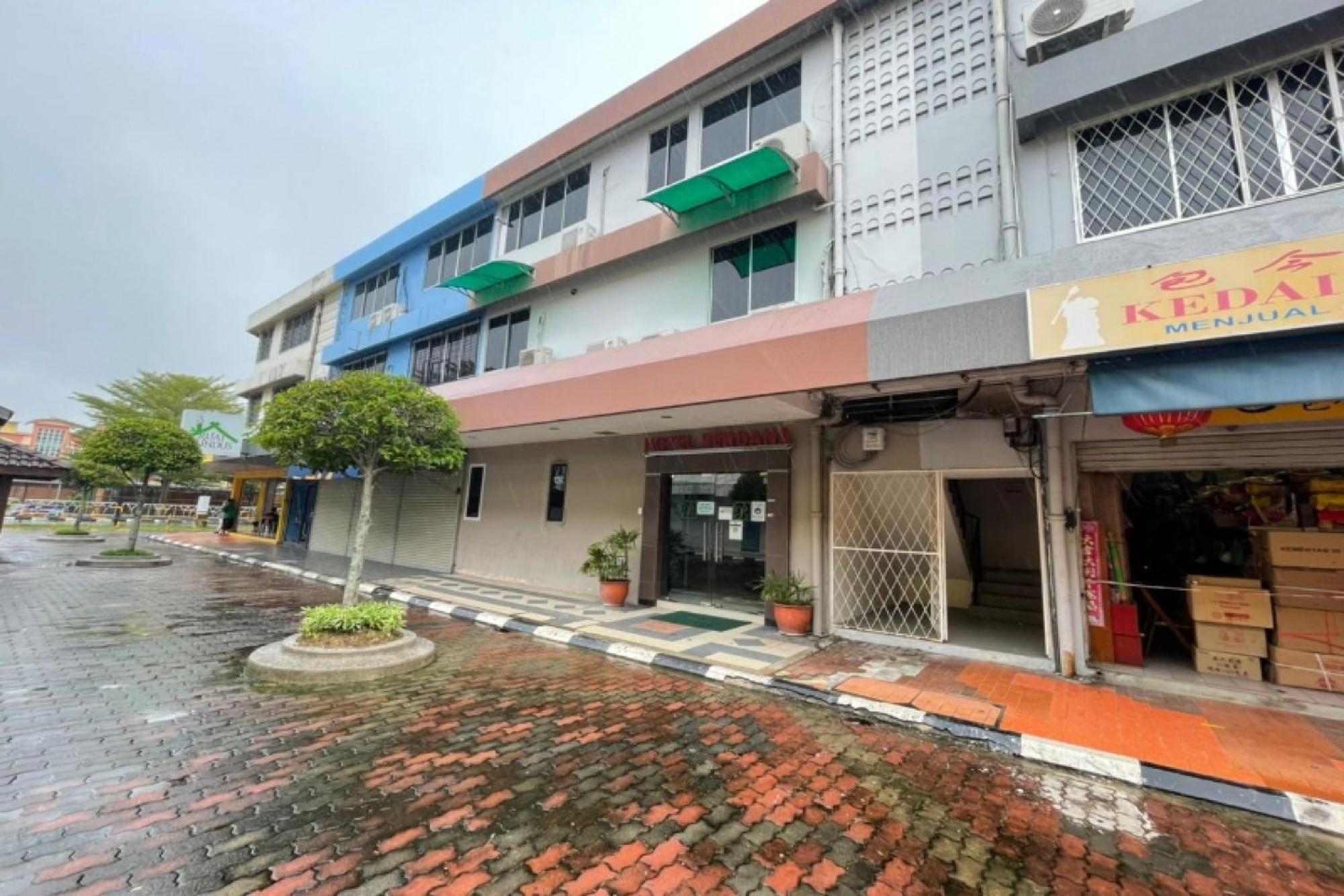 Oyo 90411 Perdana Hotel Labuan Exteriör bild