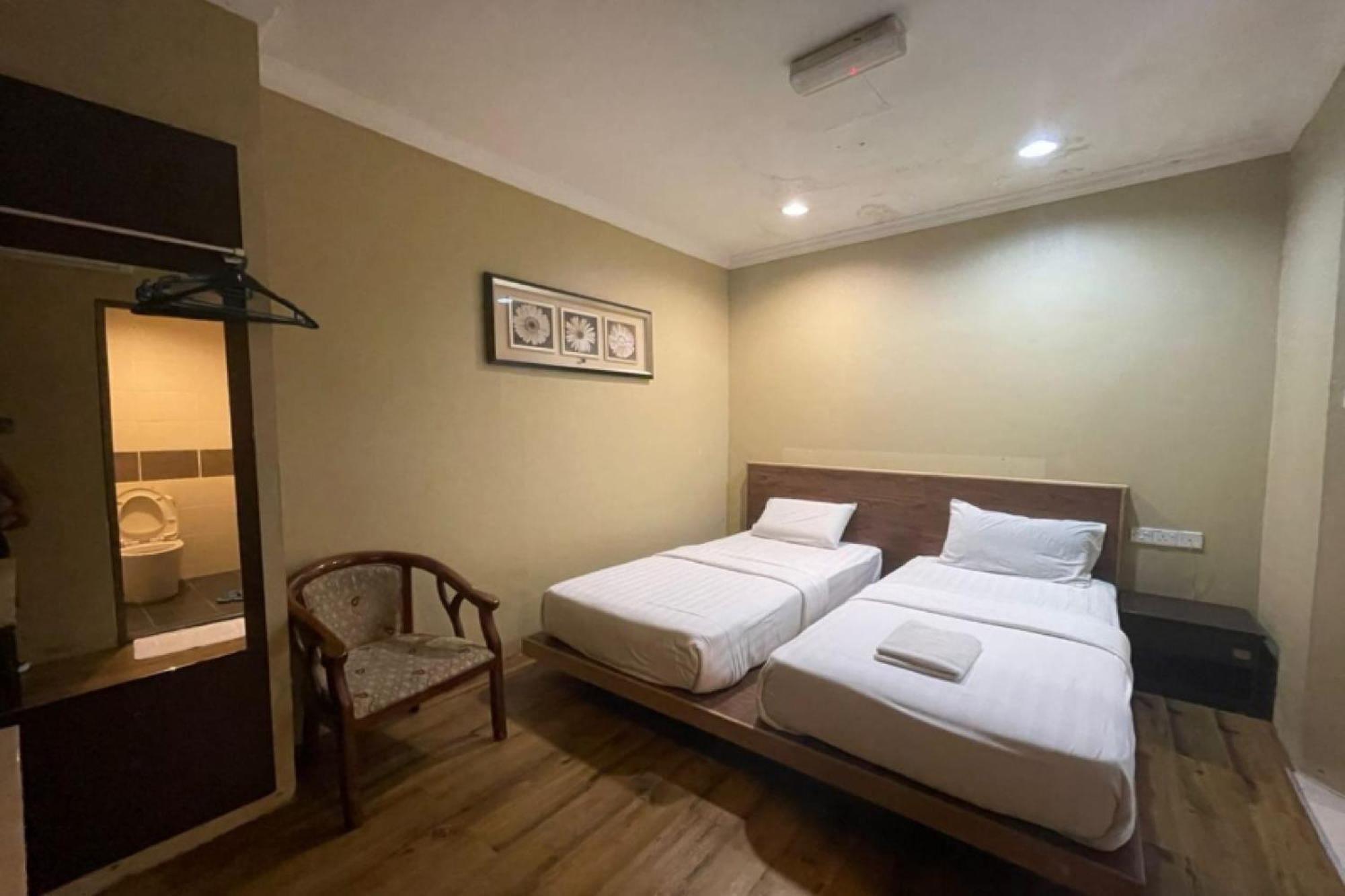 Oyo 90411 Perdana Hotel Labuan Exteriör bild
