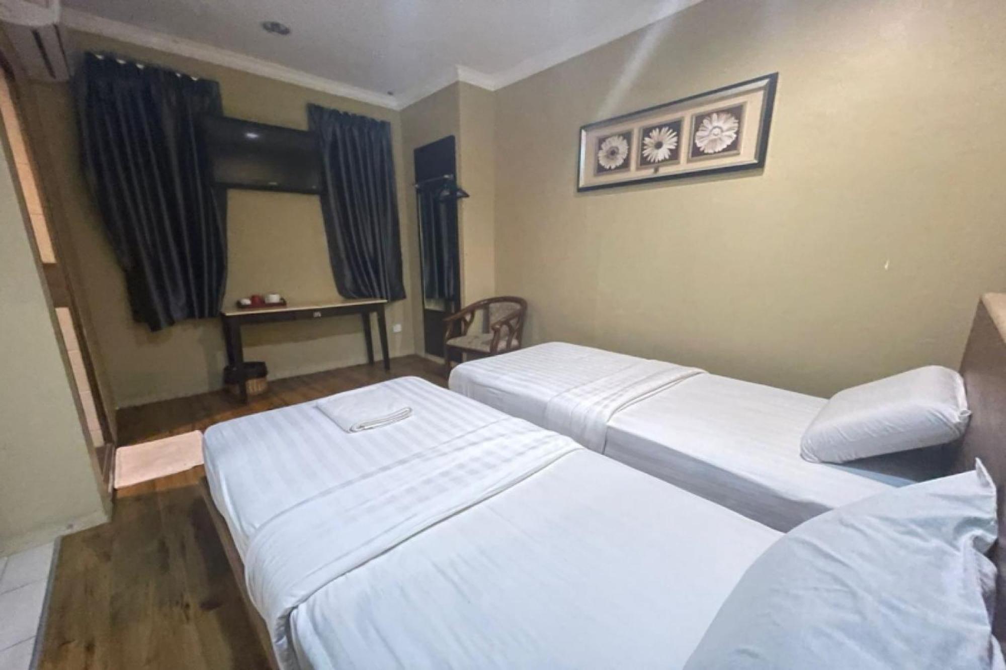 Oyo 90411 Perdana Hotel Labuan Exteriör bild
