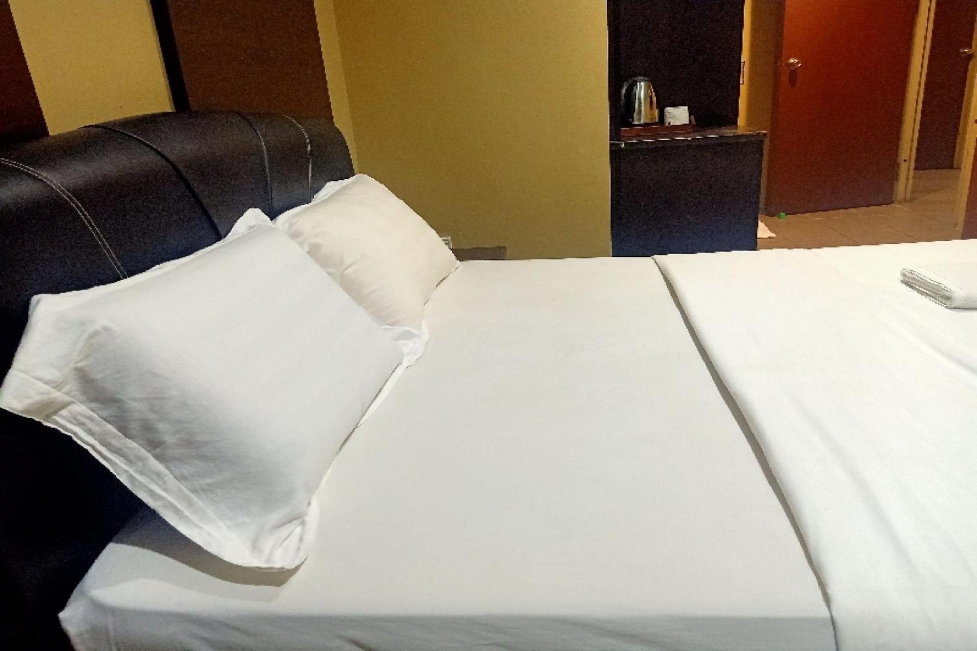 Oyo 90411 Perdana Hotel Labuan Exteriör bild