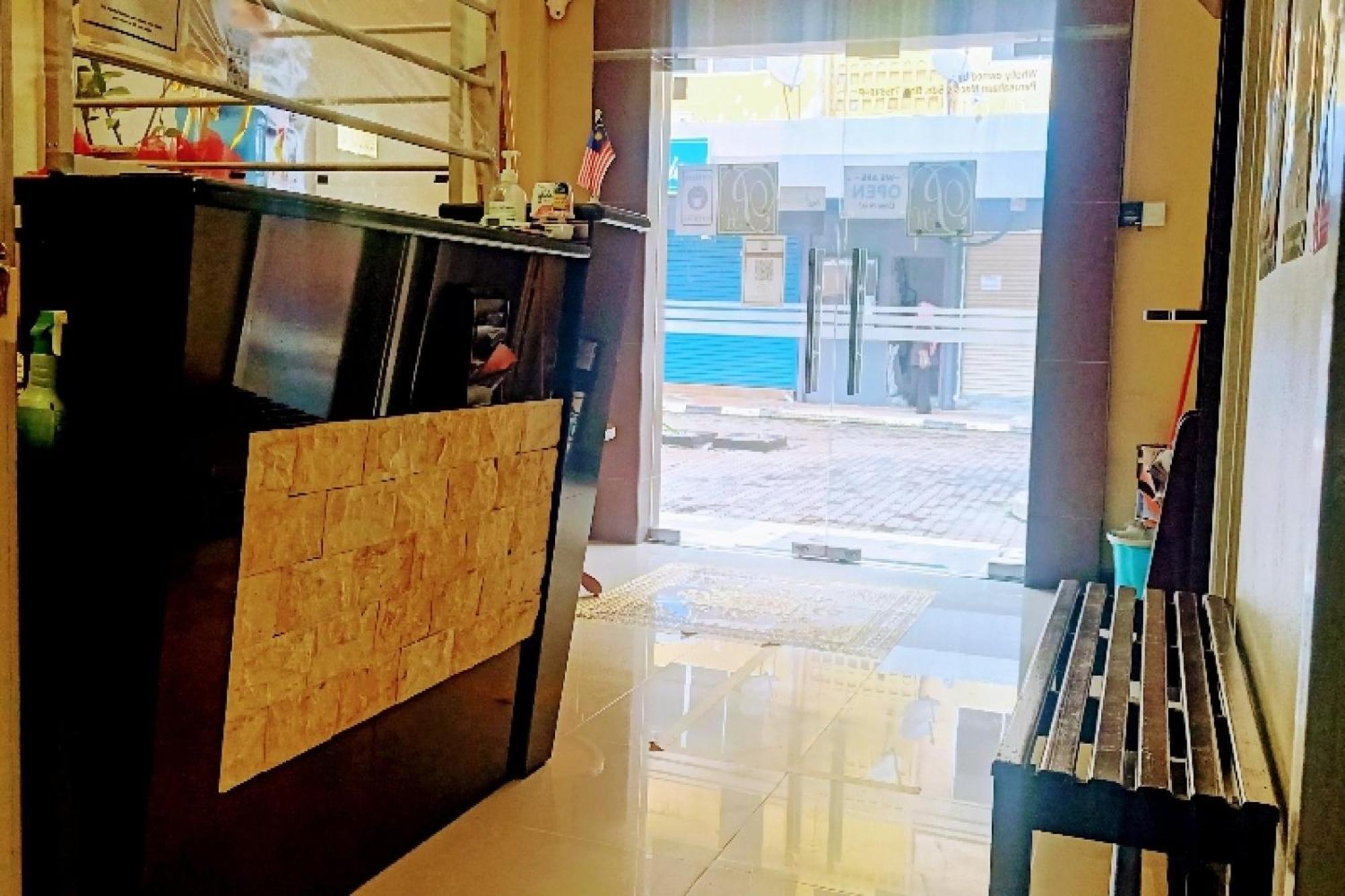 Oyo 90411 Perdana Hotel Labuan Exteriör bild