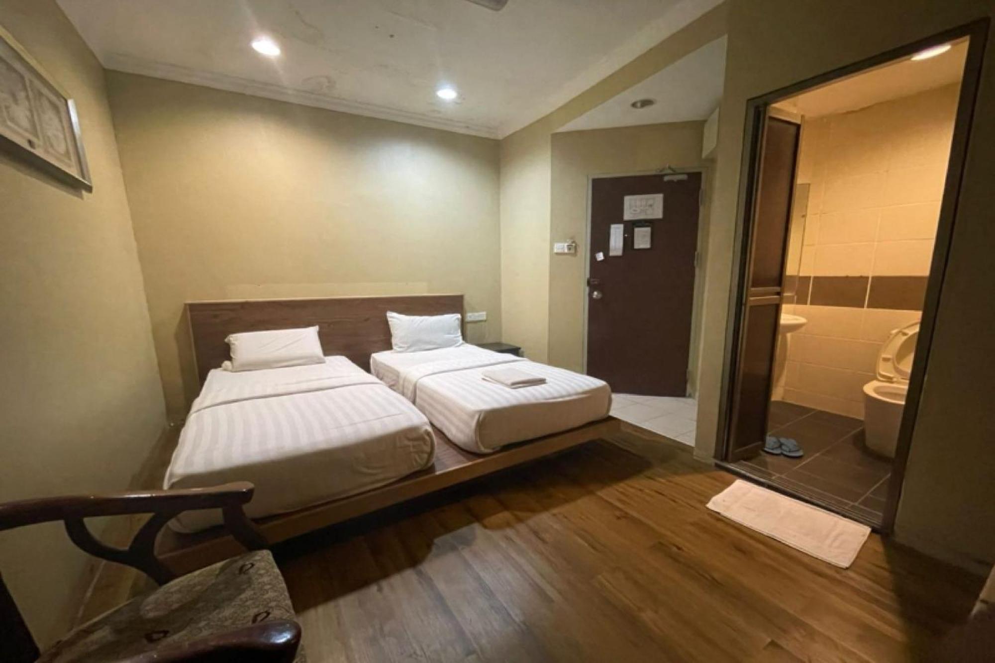 Oyo 90411 Perdana Hotel Labuan Exteriör bild