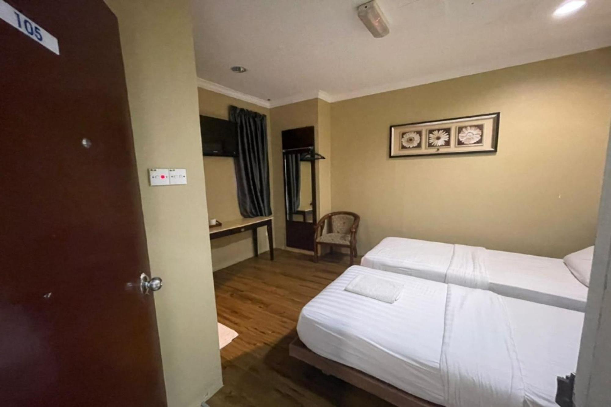 Oyo 90411 Perdana Hotel Labuan Exteriör bild