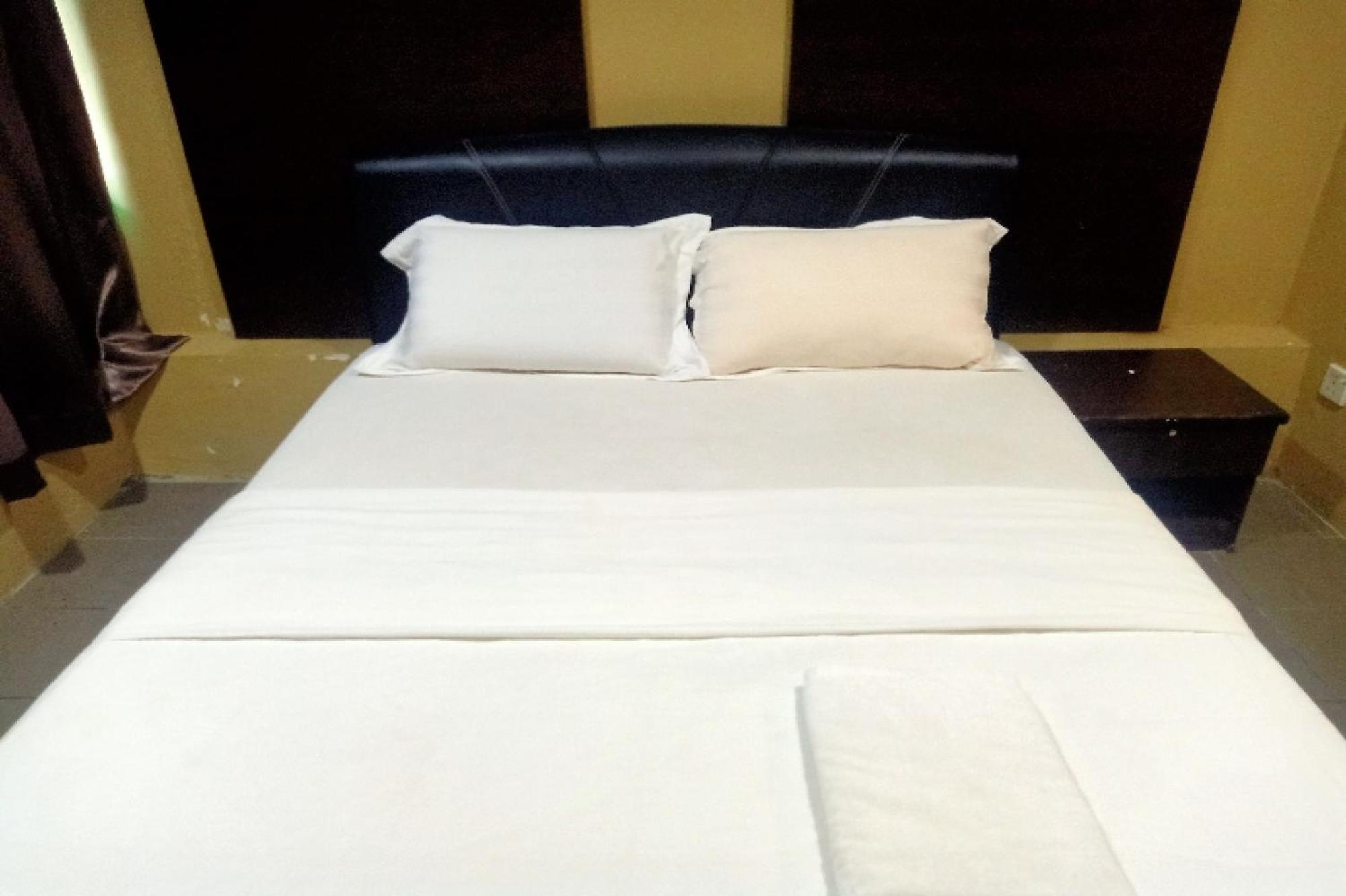 Oyo 90411 Perdana Hotel Labuan Exteriör bild
