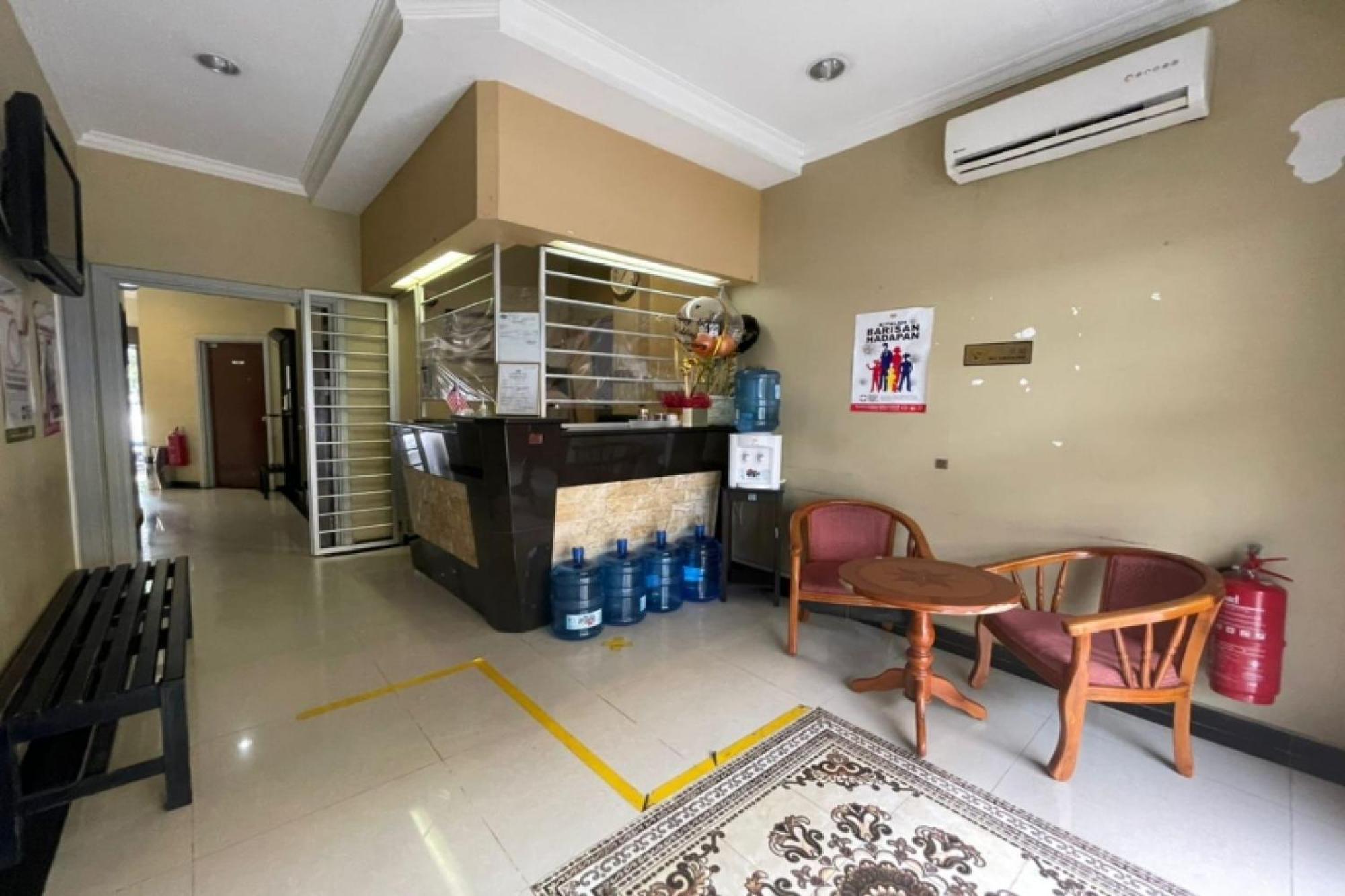 Oyo 90411 Perdana Hotel Labuan Exteriör bild